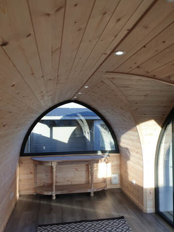 Special window for wooden garden pod